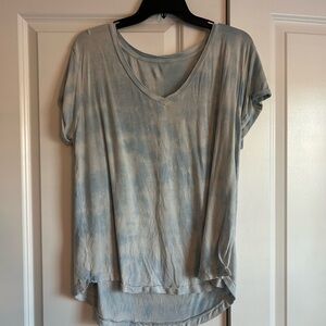 American Eagle Outfitters Light Blue Tie-Dye V-Neck Tee